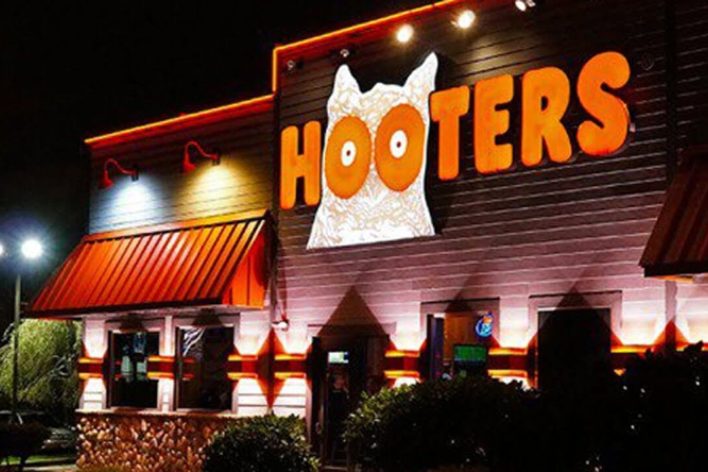 hooters military discount